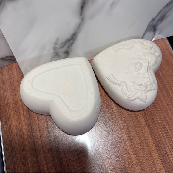 SALE!! Bisque heart trinket box ready to paint - Picture 8 of 9